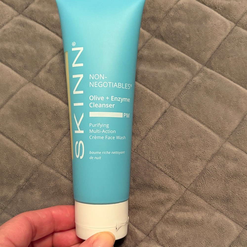 SKINN Olive + Enzyme Cleanser - Light Blue